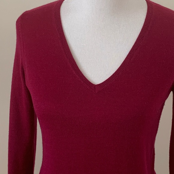Ann Taylor Petites V-neck Sweater Size SP - Picture 2 of 6